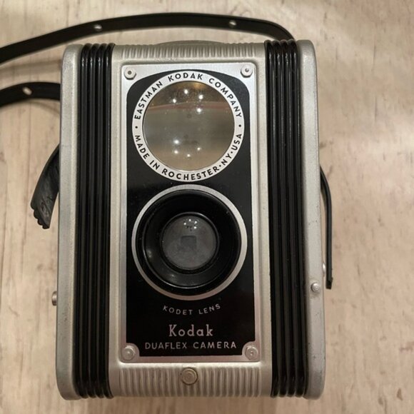 Vintage Kodak Duaflex Camera w/ Strap - Picture 5 of 10